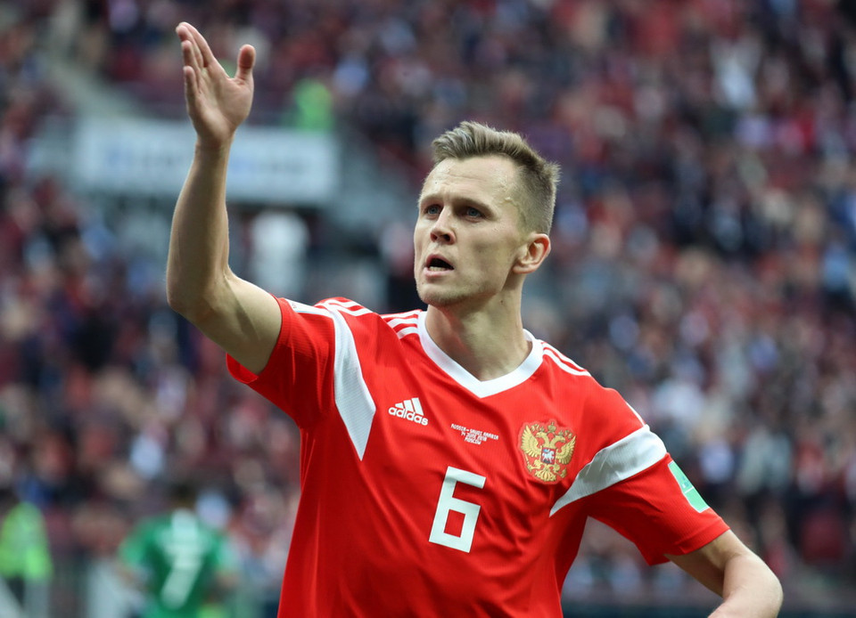 Pha ăn mừng của cầu thủ Denis Cheryshev khi anh ghi bàn thắng thứ hai của mình và nâng tỷ số lên 4-0 cho đội tuyển nước chủ nhà Nga trước Arabia Saudi trong trận đấu khai mạc FIFA World Cup 2018 ngày 14/6. (Nguồn: THX/TTXVN)