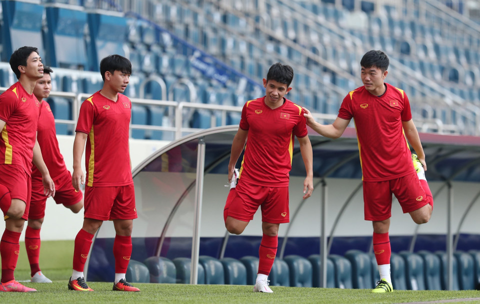 Tiền đạo Công Phượng, tiền vệ Minh Vương, hậu vệ Hồng Duy và tiền vệ Xuân Trường (từ trái qua). (Ảnh: Hoàng Linh/TTXVN)