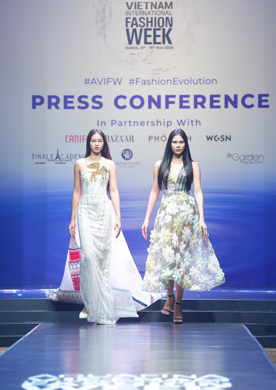 Hai thiết kế trong bộ sưu tập của Hoàng Hải. (Ảnh: PV/Vietnam+)