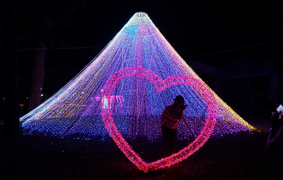 Lễ hội đèn Led (LJ International Lighting Festival) với quy mô lớn lần đầu tiên tổ chức tại Thảo Cầm Viên (quận 1, Thành phố Hồ Chí Minh) từ 18 giờ 30 đến 23 giờ hàng ngày từ ngày 23/1 đến 23/3/2018. (Ảnh: Phương Vy/TTXVN)