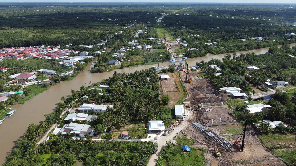Thi công nút giao IC2 qua địa bàn quận Cái Răng, thành phố Cần Thơ. (Ảnh: Huy Hùng/TTXVN)