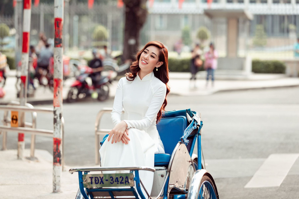 Cô đặc biệt thích đi dạo trên cung đường Lê Duẩn, nơi đi ngang Dinh Thống Nhất, công viên 30/4, nhà thờ Đức Bà… (Ảnh: David Sắn/Vietnam+)