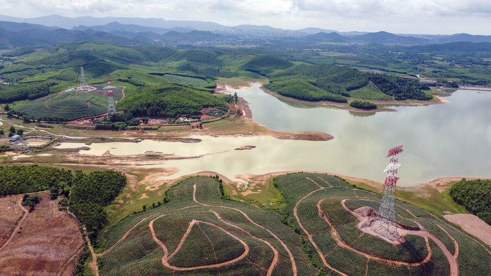 Dự án Đường dây 500kV Quỳnh Lưu - Thanh Hóa có chiều dài 92 km. (Ảnh: Huy Hùng/TTXVN)