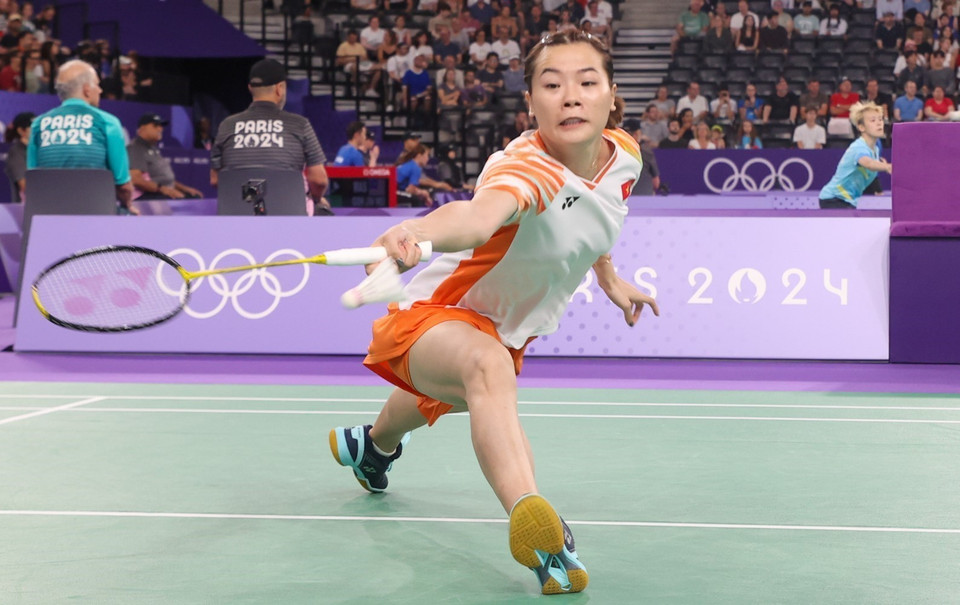 Nỗ lực cứu cầu của Thùy Linh. (Ảnh: Hoàng Linh/TTXVN)