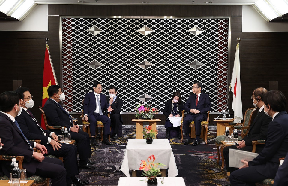 Thủ tướng Phạm Minh Chính tiếp ông Sasaki Nobuhiko, Chủ tịch Tổ chức xúc tiến thương mại Nhật Bản (Jetro). (Ảnh: Dương Giang/TTXVN)