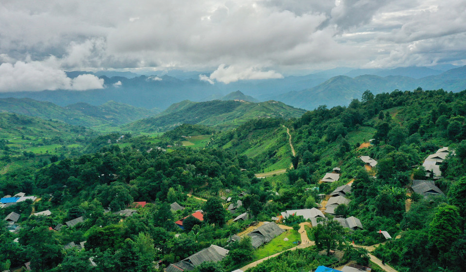 Cách thành phố Lai Châu khoảng 30 km, bản du lịch cộng đồng Sin Suối Hồ (thuộc huyện Phong Thổ, Lai Châu) nằm ở độ cao gần 1.500m so với mực nước biển, có khí hậu trong lành, mát mẻ quanh năm. (Ảnh: Xuân Mai/Vietnam+)