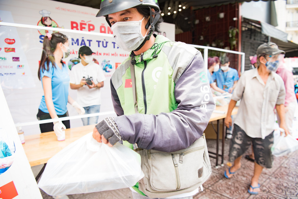 Bếp ăn từ tâm thấu hiểu hoàn cảnh những người lao động tự do đang lâm vào tình cảnh mất việc, nhiều hộ gia đình đang cạn kiệt nguồn kinh tế vì tác động của COVID-19. (Ảnh: CTV/Vietnam+)