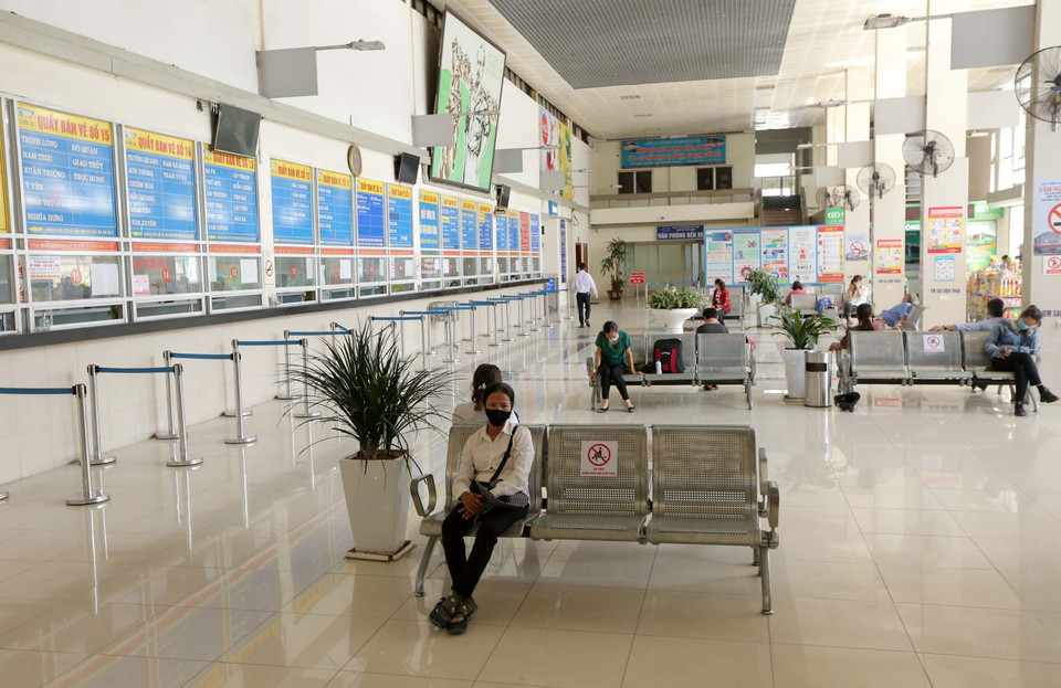  Phòng chờ của Bến xe Gia Lâm vắng khách chiều 6/5. (Ảnh: Hoàng Hiếu/TTXVN)