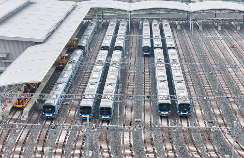 Khu vực bãi đỗ tàu với 30 đường đỗ, có mái che để tàu không bị thời tiết làm hư hỏng trong quá trình sửa chữa, bảo dưỡng. (Ảnh: Hồng Đạt/TTXVN)