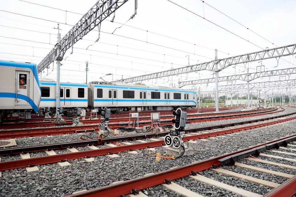 Tàu metro khởi hành từ depot Long Bình (phường Long Bình, thành phố Thủ Đức, Thành phố Hồ Chí Minh). (Ảnh: Hồng Đạt/TTXVN)