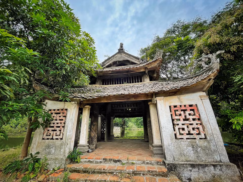 Thủy đình vốn là nhà biểu diễn múa rối nước, gọi theo dân gian là buồng trò và là một trong 4 yếu tố quan trọng làm nên nghệ thuật múa rối nước gồm quân rối, người điều khiển con rối, dàn nhạc và thủy đình. (Ảnh: Xuân Mai/Vietnam+)