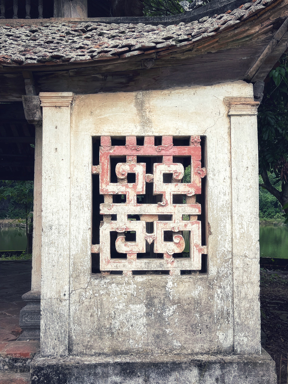 Họa tiết hoa văn trang trí kiến trúc theo lối cổ. (Ảnh: Xuân Mai/Vietnam+)