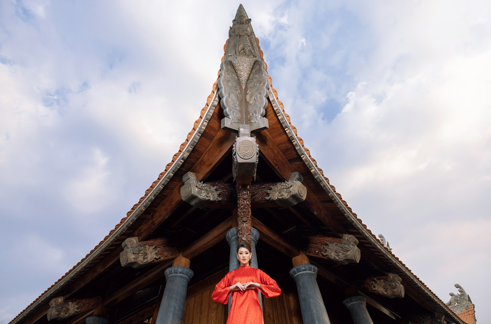 Mới đây, Hoa hậu Khánh Vân vừa xuất hiện tại hai buổi sơ khảo phía Bắc và phía Nam cuộc thi Hoa hậu Hoàn vũ Việt Nam 2022 với vai trò đương kim Hoa hậu và ‘host’ đồng hành. Cô ghi điểm với khán giả bằng những trang phục đa phong cách, từ ‘beauty queen’ với váy đầm lấp lánh đến cá tính trong trang phục menswear… (Ảnh: CTV/Vietnam+)