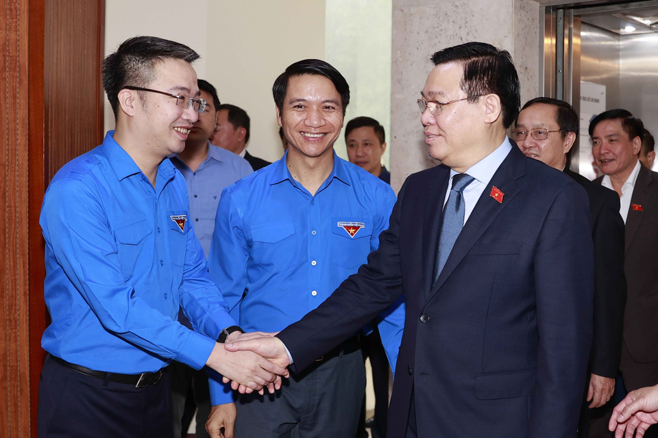 Chủ tịch Quốc hội Vương Đình Huệ với Ban Bí thư Trung ương Đoàn và các đại biểu. (Ảnh: Doãn Tấn/TTXVN)