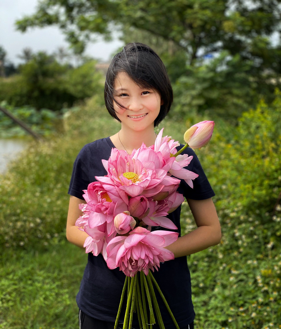 Thành quả của một sớm thăm đầm sen đầu mùa. (Ảnh: Xuân Mai/Vietnam+)