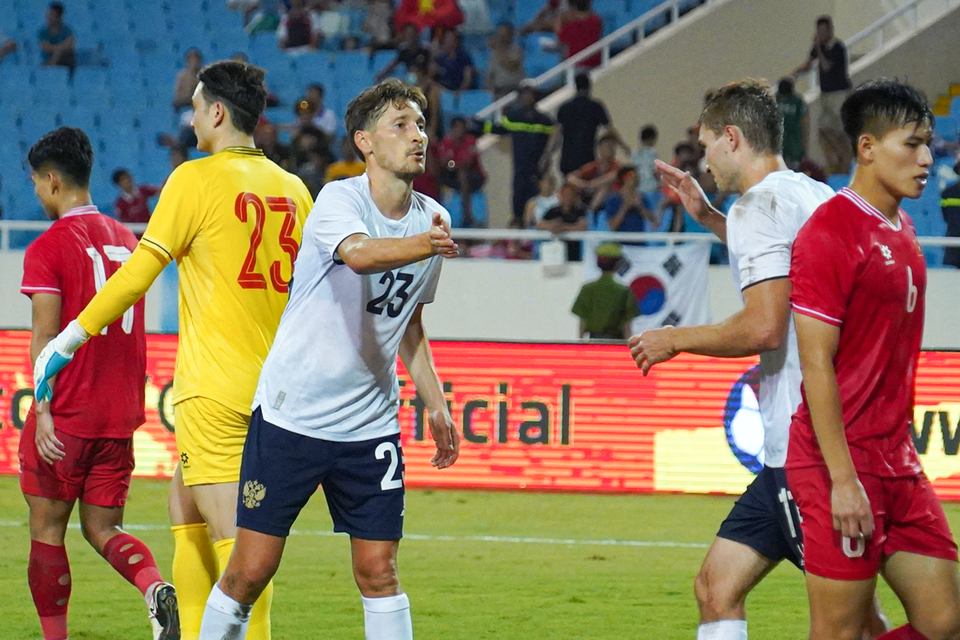 Phút thứ 24, tiền vệ Kuzyaev (số 23) mở tỷ số cho Đội tuyển Nga. (Ảnh: Việt Anh/Vietnam+)