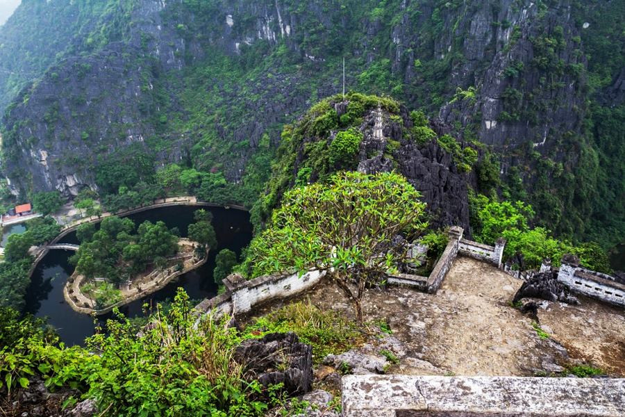 Hang Múa nằm dưới chân núi Múa trong quần thể khu du lịch sinh thái thuộc địa phận thôn Khê Đầu Hạ, xã Ninh Xuân, Hoa Lư, Ninh Bình. (Ảnh: CTV/Vietnam+)