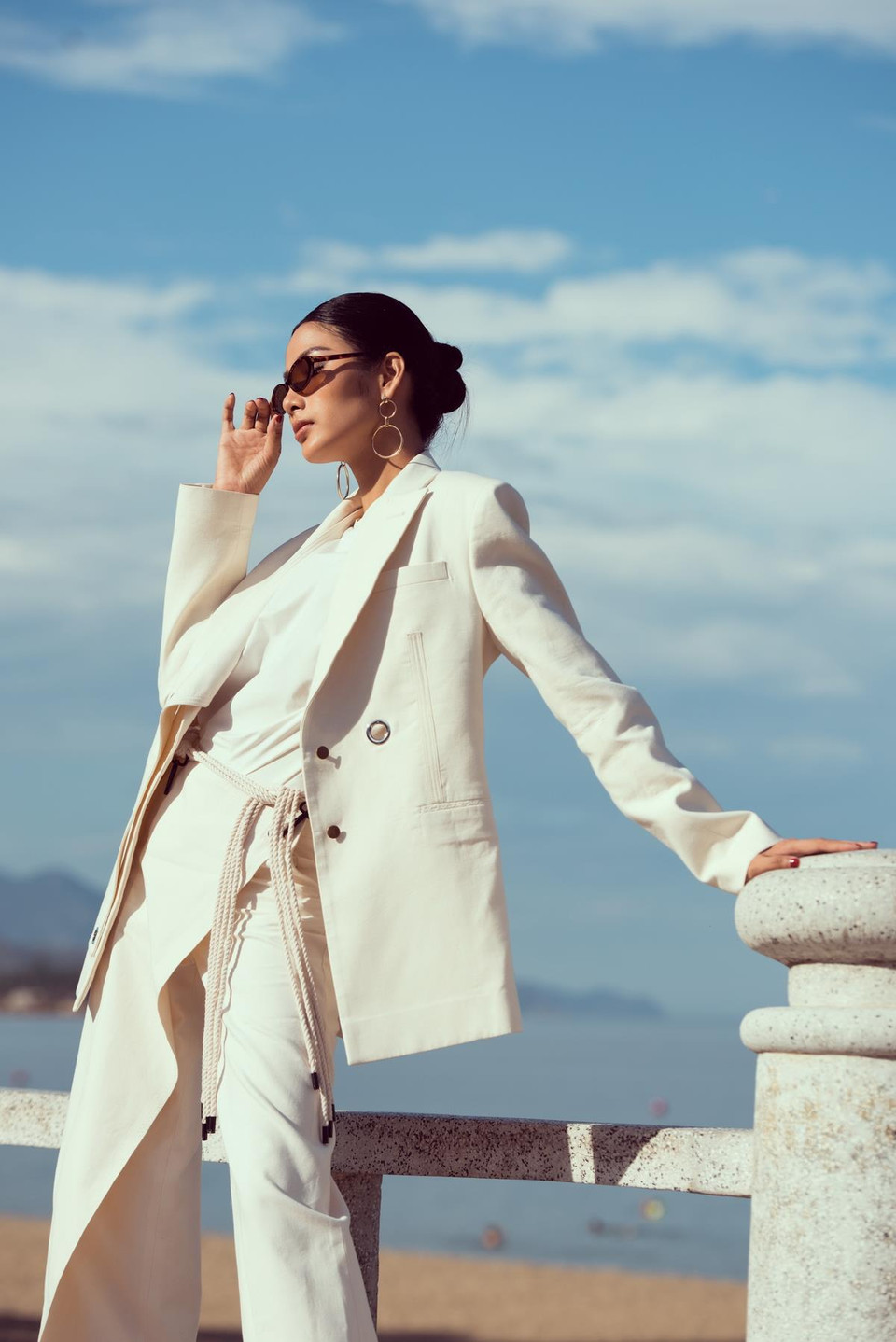 Thời gian qua, đại diện Việt Nam tại Miss Universe 2019 – Á hậu Hoàng Thùy dành nhiều thời gian cho việc tập luyện chuẩn bị cho Miss Universe 2019, đồng thời cô còn có một dự án cộng đồng riêng mang tên WE hướng đến đối tượng phụ nữ và giới trẻ. (Ảnh: Quang Đức/Vietnam+)