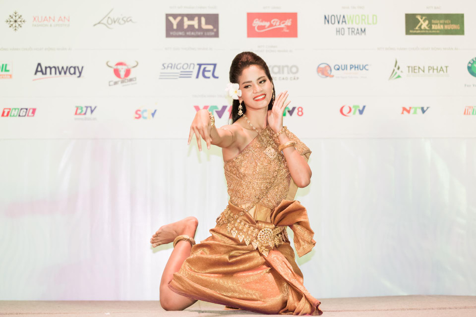 Miss World Việt Nam đã mang bản sắc các dân tộc Việt Nam hội tụ trên sân khấu tài năng của mình. (Ảnh: BTC)