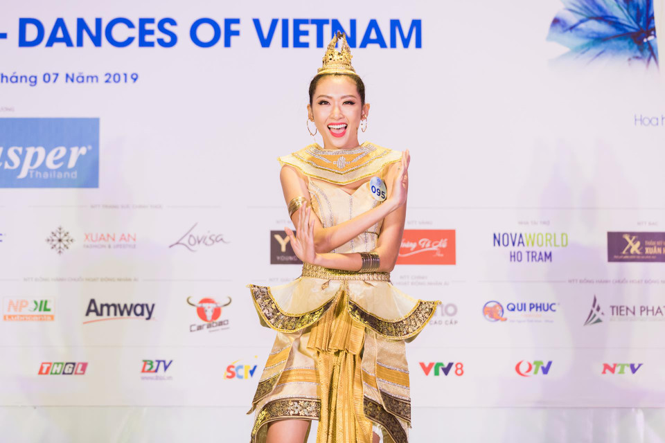 Nếu như ở phần thi Dances of Việt Nam, các thí sinh mang tới 15 tiết mục múa từ các dân tộc khác nhau trên dải đất hình chữ S, thì tại phần thi Người đẹp tài năng, rất nhiều phần thi đã chạm tới trái tim khán giả. (Ảnh: BTC)