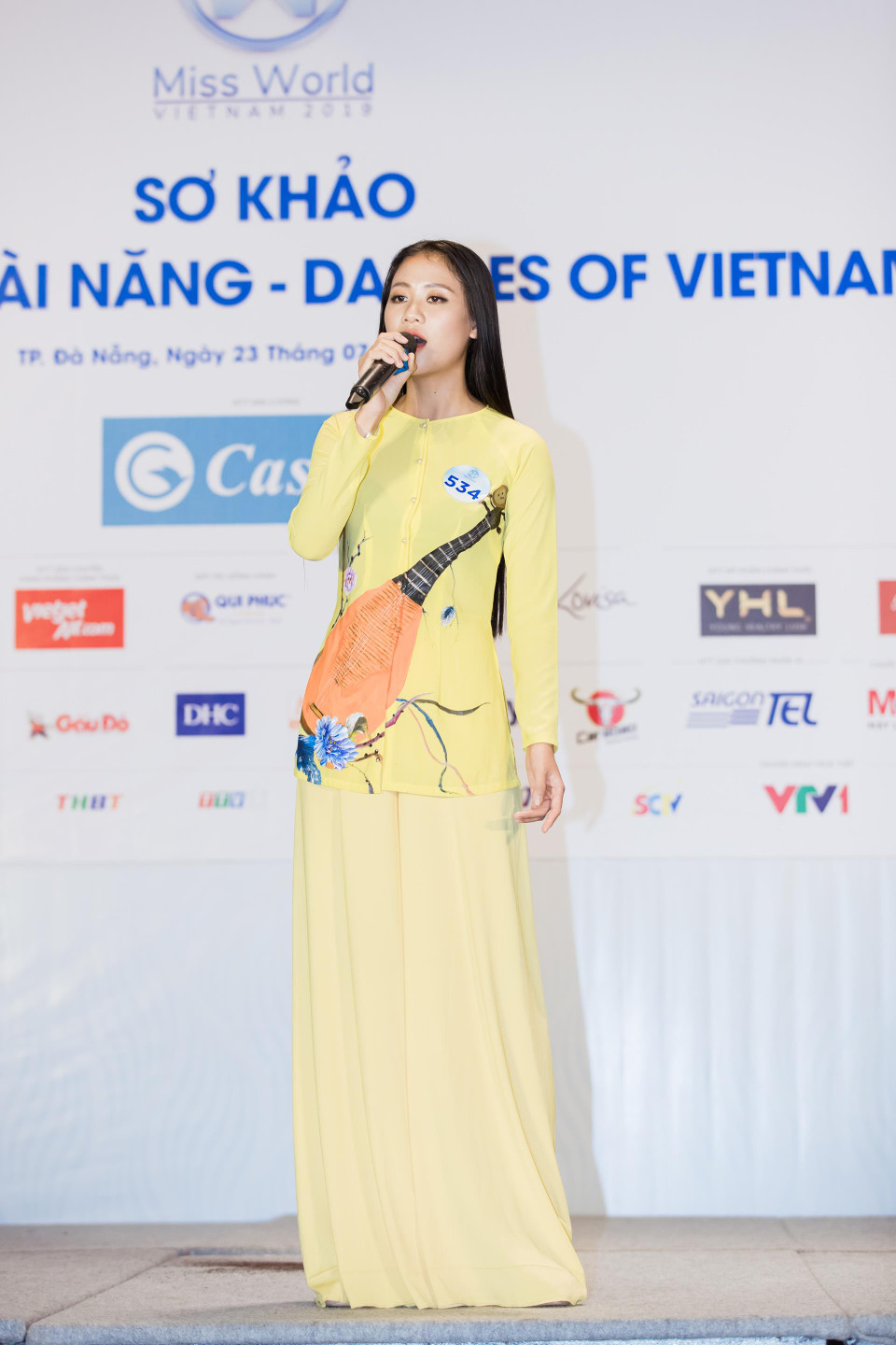 Top 13 thí sinh sẽ bước tiếp vào vòng trong của phần thi Người đẹp tài năng và cùng nhau tranh tài: Nguyễn Tường San (SBD 055), Hoàng Hải Thu (SBD 299), Trần Đình Thạch Thảo (SBD 182), Lê Thanh Tú (SBD 152), Phạm Thị Anh Thư (SBD 071), Nguyễn Thị Thanh Khoa (SBD 095), Nguyễn Hà Kiều Loan (SBD 053), Nguyễn Thị Quỳnh Nga (SBD 356), Lương Thùy Linh (SBD 481), Nguyễn Thị Ngọc Điệp (SBD 100), Nguyễn Thị Thu Phương (SBD 048), Phan Cẩm Nhi (SBD 313), Nguyễn Phương Hoa (SBD 525). (Ảnh: BTC)