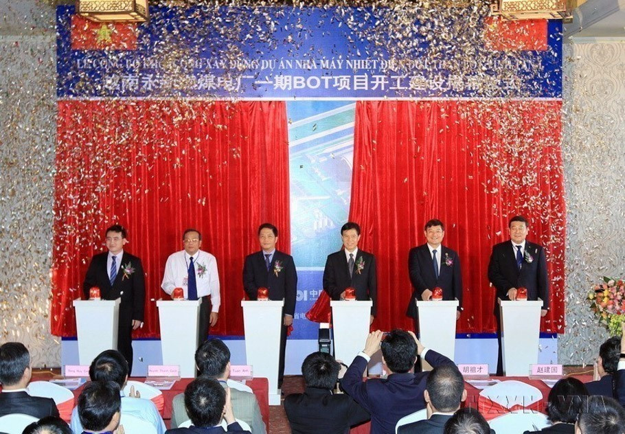 Lễ khởi công xây dựng dự án Nhà máy Nhiệt điện đốt than BOT Vĩnh Tân 1 (7/2015). (Ảnh: An Đăng/TTXVN)