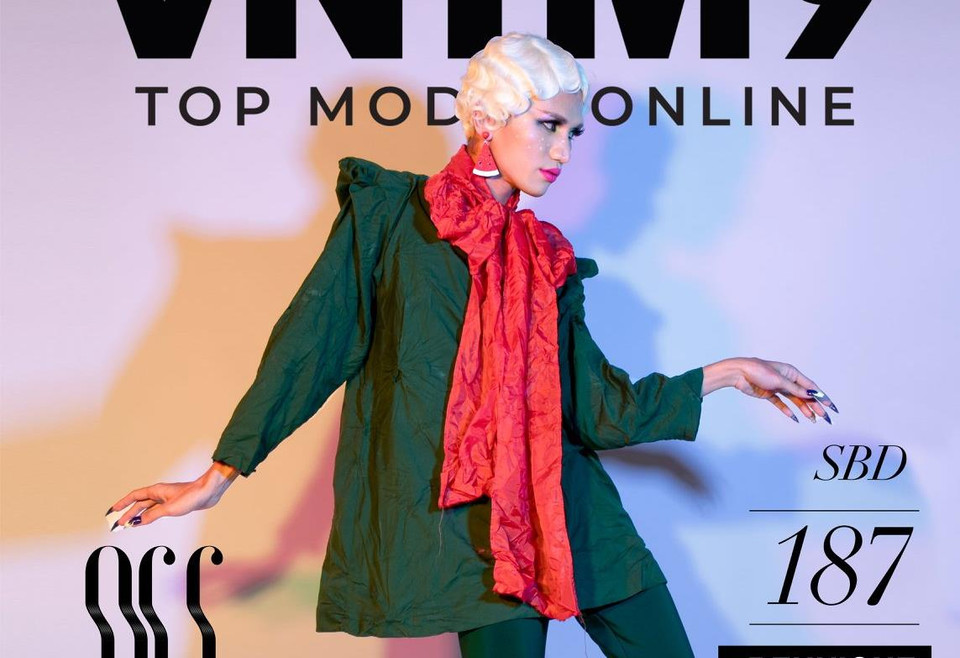 Vòng 2 Top Model Online đã diễn ra được nửa chặng đường. Cuộc đua bình chọn của top 200 thí sinh đang trở nên sôi nổi hơn bao giờ hết, bởi kết thúc thời gian bình chọ, sẽ chỉ có 20 thí sinh nhận được tổng điểm quy đổi cao nhất có cơ hội bước tiếp vào vòng 3: Final walk (diễn ra vào ngày 4/8). Ở vòng 2 này, kết quả sẽ được tính theo tỉ lệ 50:50 từ điểm bình chọn của khán giả và giám khảo chuyên môn. (Ảnh: CTV/Vietnam+)