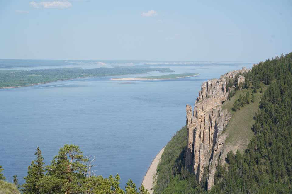 Những cột đá trên sông Lena nhin từ trên cao. (Ảnh: Duy Trinh/TTXVN)