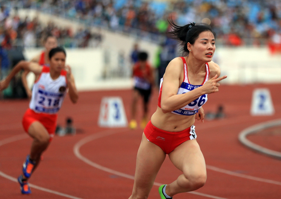 VĐV Nguyễn Thị Huyền (836, Việt Nam) giành HCV 400m nữ với thành tích 52 giây 83 .(Ảnh: Huy Hùng/TTXVN)
