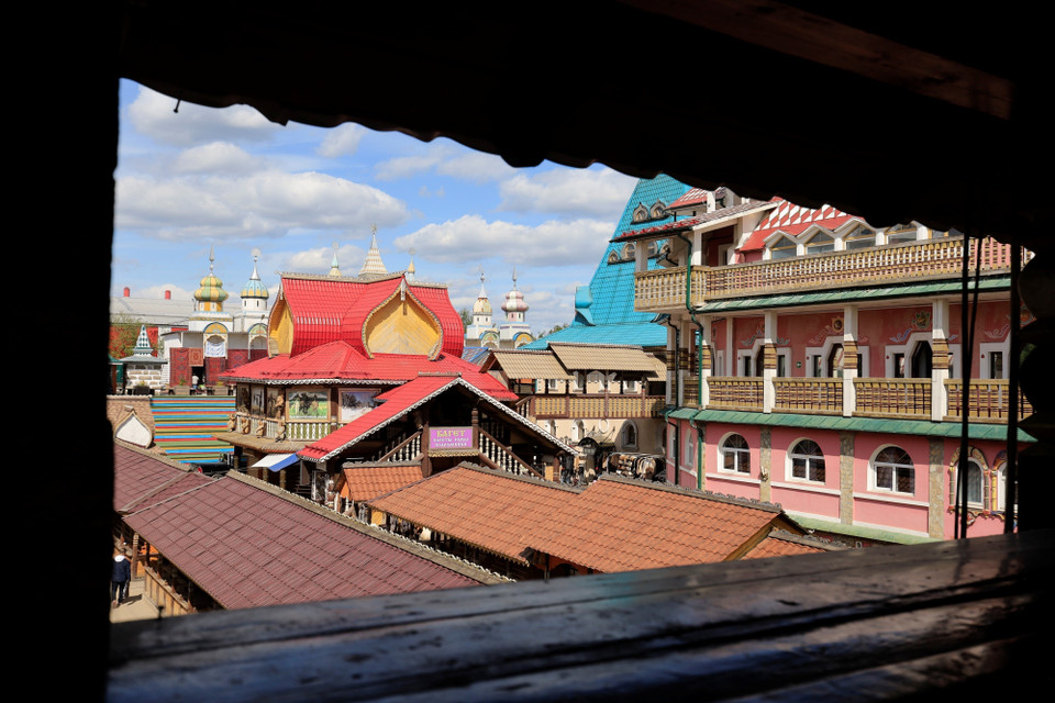 Các tòa nhà trong khu phức hợp Điện Kremlin ở Izmailovo được xây dựng theo bản vẽ của thế kỷ 17. (Ảnh: Trần Hiếu/TTXVN)