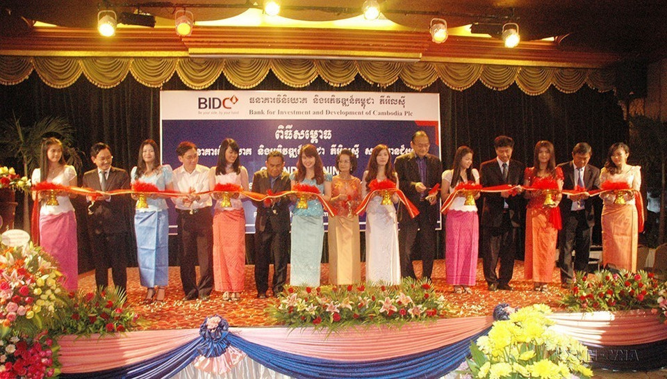 Tối 22/12/2013, tại Thủ đô Phnom Penh, Ngân hàng Đầu tư và Phát triển Campuchia (BIDC), Ngân hàng Đầu tư và Phát triển Việt Nam (BIDV) tổ chức khai trương Chi nhánh BIDC Mienchay - chi nhánh thứ 7 tại Campuchia. (Ảnh: Xuân Khu/TTXVN)