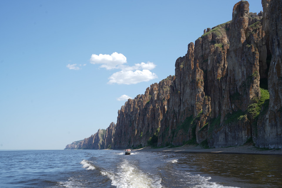 Các cột đá hòa cùng thiên nhiên hùng vĩ của miền Bắc nước Nga. (Ảnh: Duy Trinh/TTXVN)