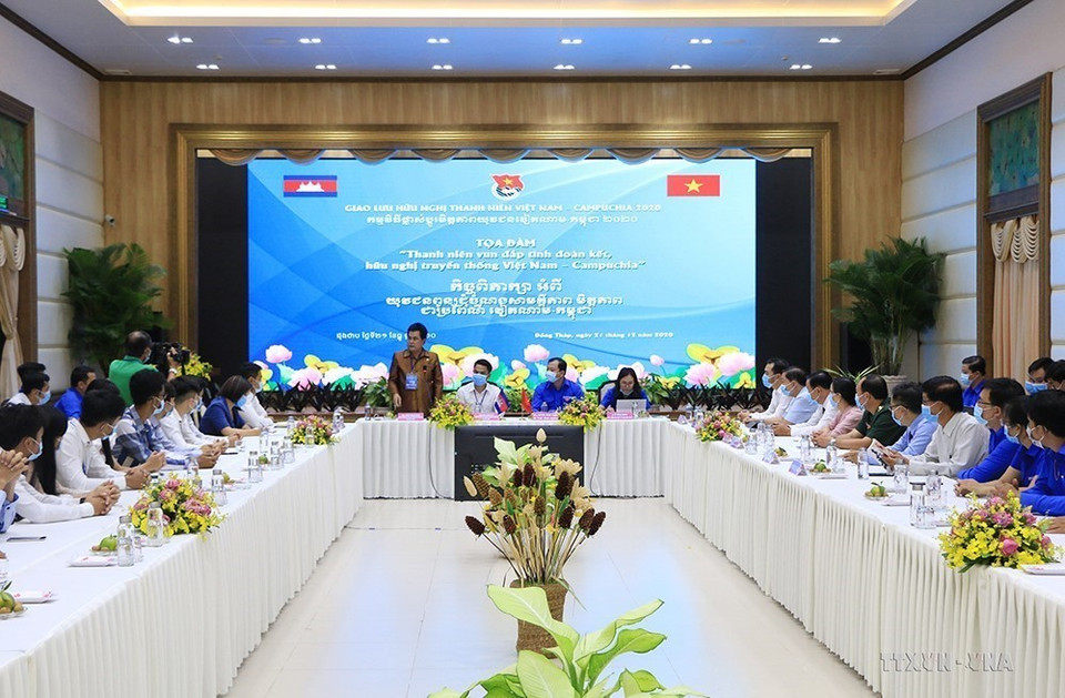 Chiều 21/12/2020, tại Đồng Tháp, Trung ương Đoàn phối hợp với Đại sứ quán Vương quốc Campuchia tại Việt Nam tổ chức Tọa đàm Thanh niên vun đắp tình hữu nghị truyền thống Việt Nam - Campuchia. (Ảnh: Chương Đài/TTXVN)