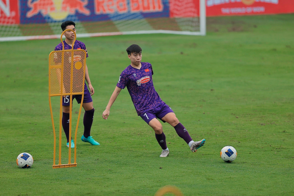 Các cầu thủ U23 Việt Nam tích cực tập luyện. (Ảnh: Minh Quyết/TTXVN)