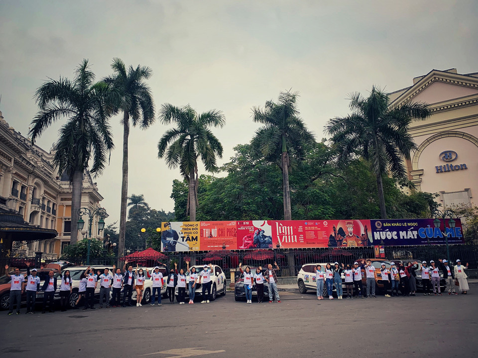 Đoàn khởi hành từ 6 giờ sáng, xuất phát từ Nhà hát Lớn Hà Nội. (Ảnh: CTV/Vietnam+)