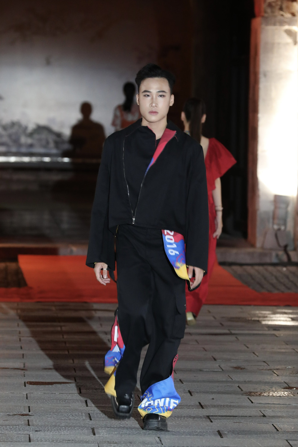 Đằng sau những thiết kế này là thông điệp vì hòa bình. (Ảnh: Mai Mai/Vietnam+)