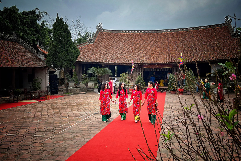 Không khí Xuân ngập tràn không gian khắp làng cổ. (Ảnh: Mai Mai/Vietnam+)