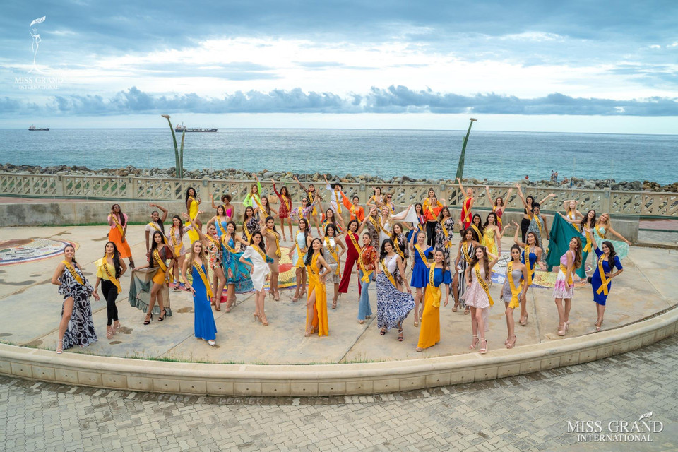 Mặc dù với chiều cao 1m70 của Kiều Loan không quá nổi bật, nhưng bù lại cô lại có thần thái rất tốt khiến bản thân không thể lọt thỏm khi đứng cùng các đại diện khác. (Ảnh: BTC)