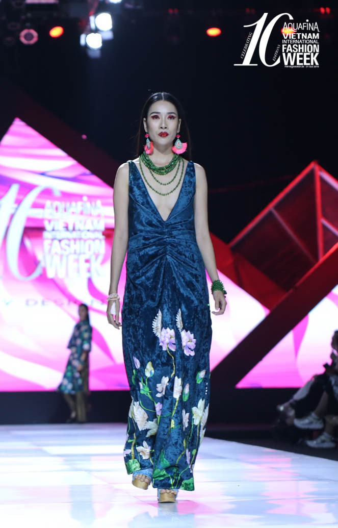 Truyền thuyết về nàng Mỵ Châu được kể lại bằng những thiết kế đậm nét văn hóa Việt mang thương hiệu 'Thuy Design House by Thuy Nguyen' gây được tiếng vang lớn trong giới mộ điệu thời trang năm nay. (Ảnh: CTV/Vietnam+)