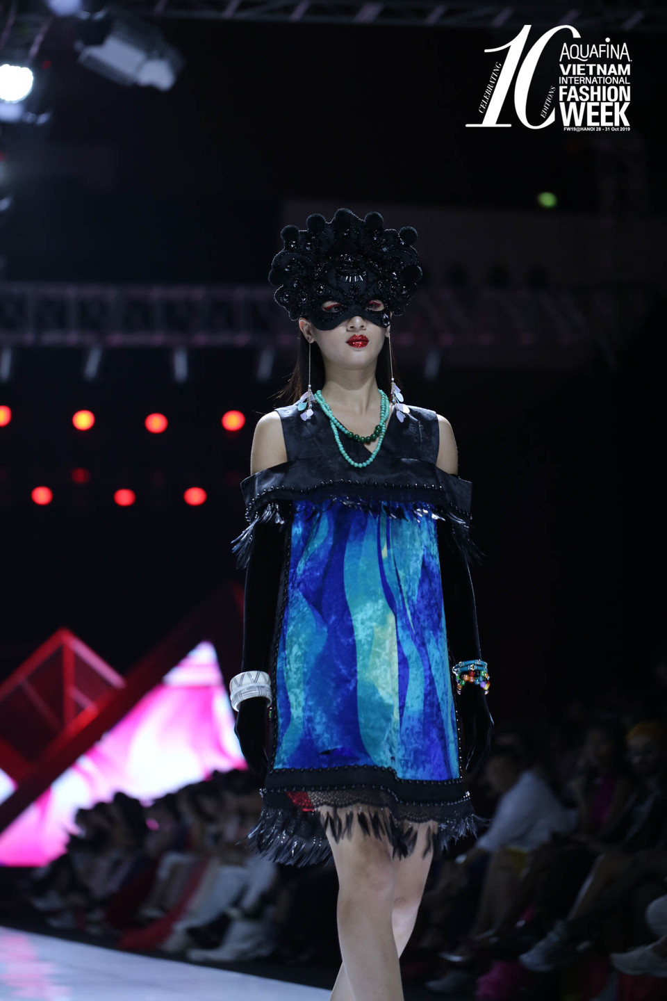 Không chỉ gợi nhớ về tình yêu mù quáng của nàng công chúa Mỵ Châu, bộ sưu tập như một mảng ký ức đẹp về nghệ thuật cải lương Việt Nam. (Ảnh: CTV/Vietnam+)