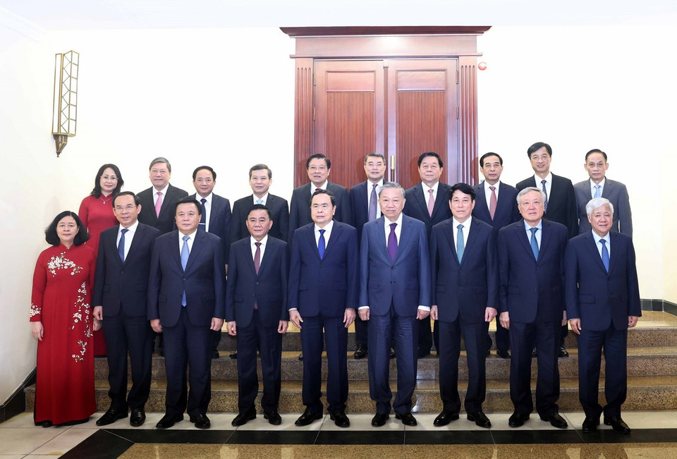 Tổng Bí thư Tô Lâm và các lãnh đạo Đảng, Nhà nước tham dự lễ trao quyết định. (Ảnh: Thống Nhất/TTXVN)