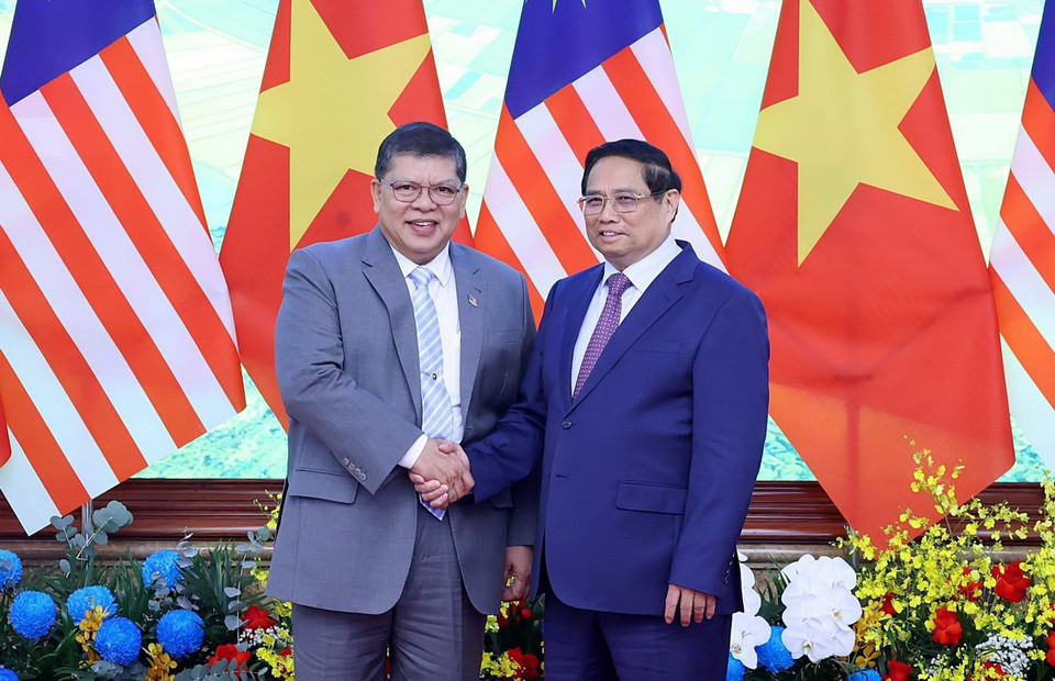 Thủ tướng Chính phủ Phạm Minh Chính với Chủ tịch Hạ viện Malaysia Tan Sri Dato’ Johari Bin Abdul. (Ảnh: Phạm Kiên/TTXVN)