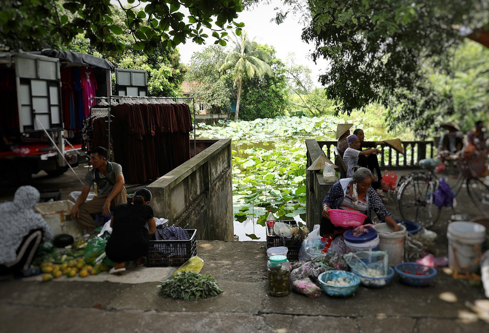 Một góc chợ quê làng Cựu trước thời điểm dịch COVID-19 bùng phát. (Ảnh: Mai Mai/Vietnam+)