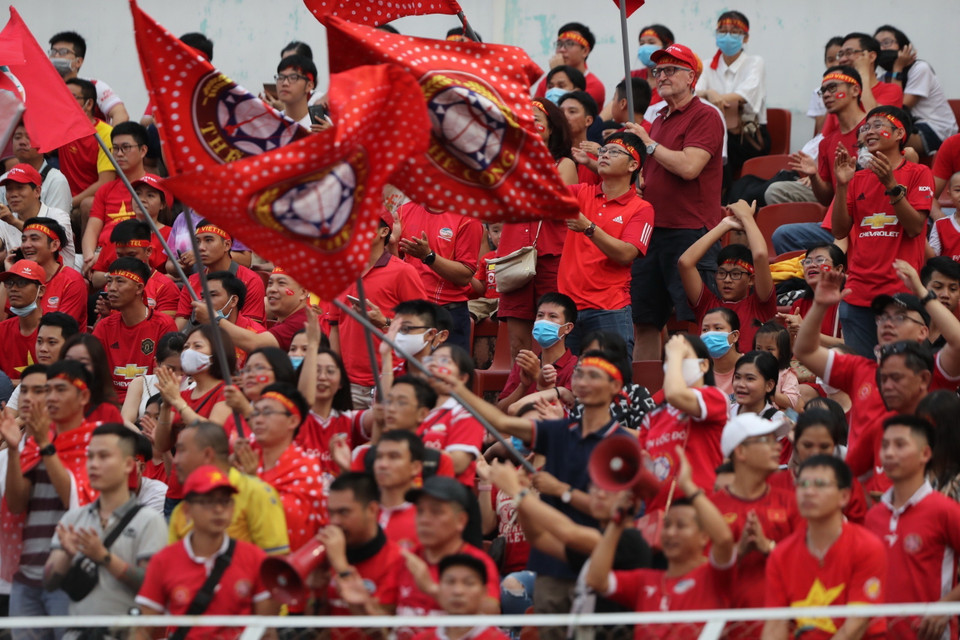 Đông đảo cổ động viên Viettel trên sân vận động Thống Nhất. (Ảnh: Thanh Vũ/TTXVN)