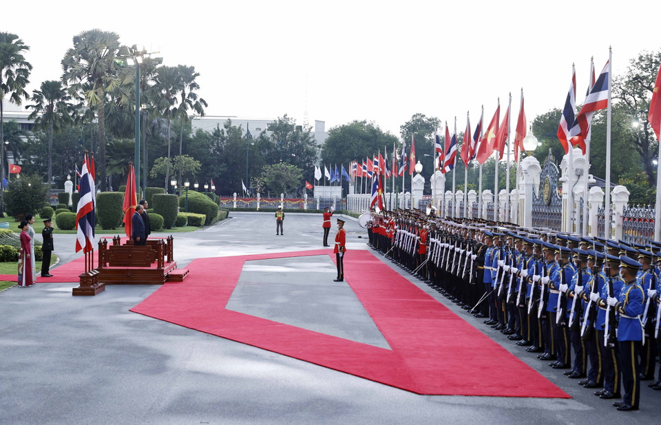 Lễ đón Chủ tịch nước Nguyễn Xuân Phúc được tổ chức trọng thể chiều 16/11. (Ảnh: Thống Nhất/TTXVN)