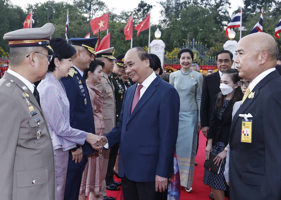Chủ tịch nước Nguyễn Xuân Phúc với các thành viên đoàn Thái Lan. (Ảnh: Thống Nhất/TTXVN)