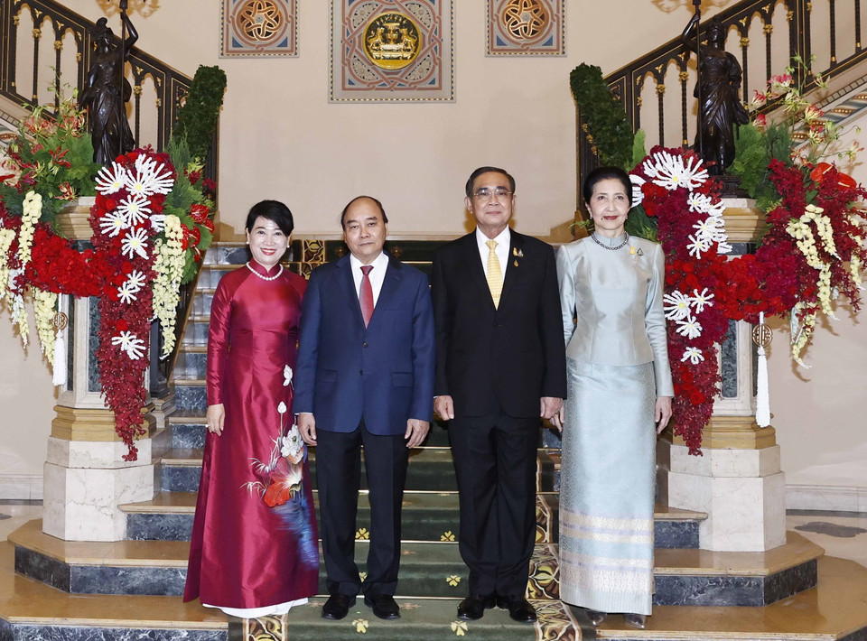 Chủ tịch nước Nguyễn Xuân Phúc, Thủ tướng Vương quốc Thái Lan Prayut Chan-o-cha và Phu nhân. (Ảnh: Thống Nhất/TTXVN)