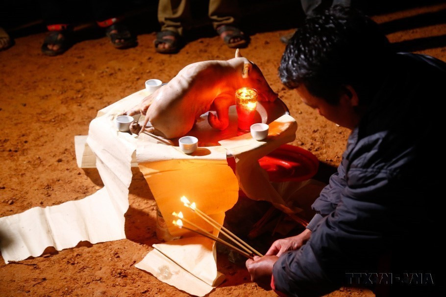 Mâm lễ cúng trong nghi thức nhảy lửa của người Pà Thẻn ở huyện Lâm Bình, tỉnh Tuyên Quang (2023).(Ảnh: Nam Sương/TTXVN)