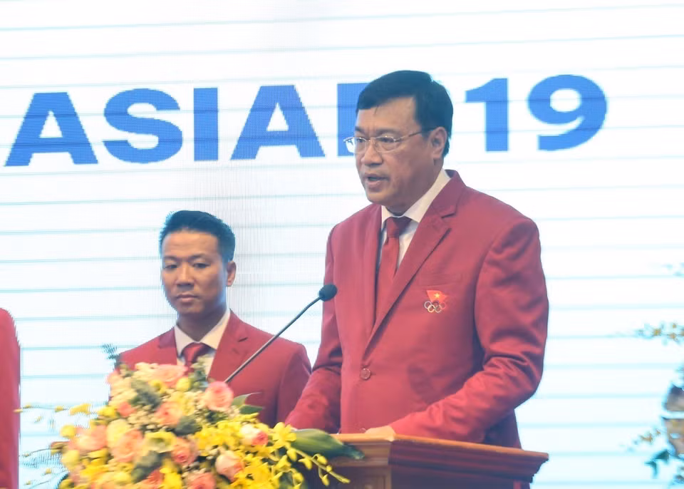 Ông Đặng Hà Việt, Cục trưởng Cục Thể dục Thể thao, Trưởng đoàn Thể thao Việt Nam báo cáo công tác chuẩn bị của đoàn Thể thao Việt Nam tham dự ASIAD 19.(Ảnh: Tuấn Đức/TTXVN)