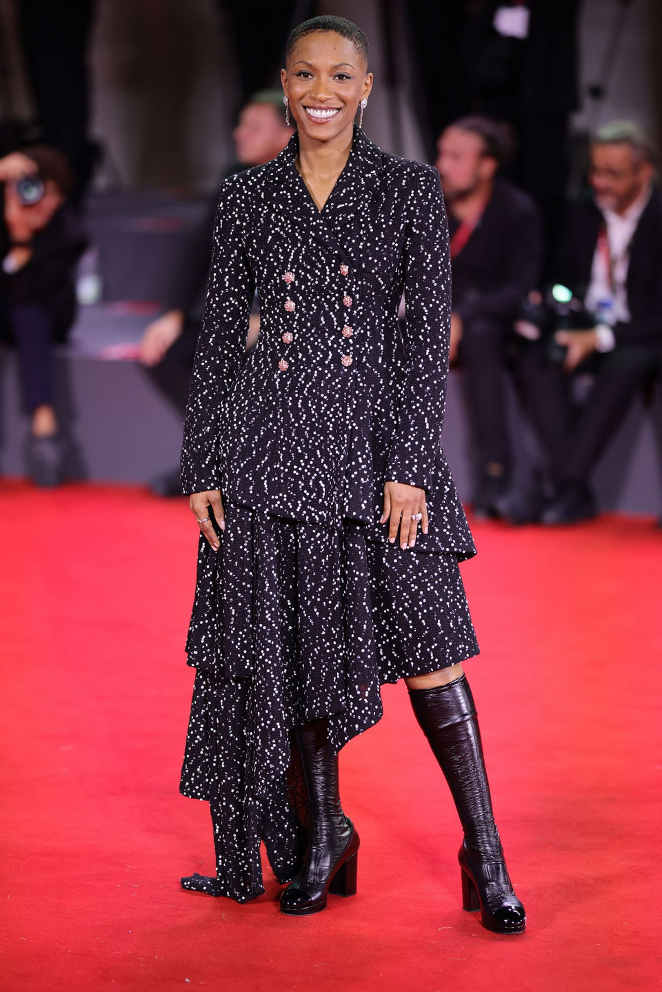 Nữ diễn viên kiêm diễn viên hài Jonica T. Gibbs trong trang phục Chanel tại buổi ra mắt bộ phim mới Dogman.(Nguồn: CNN)